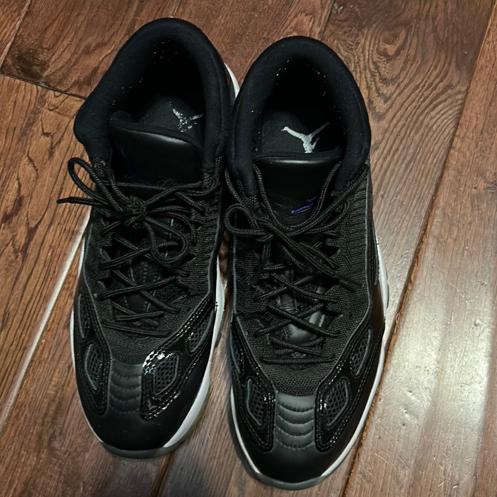 Jordan 11 Space Jam